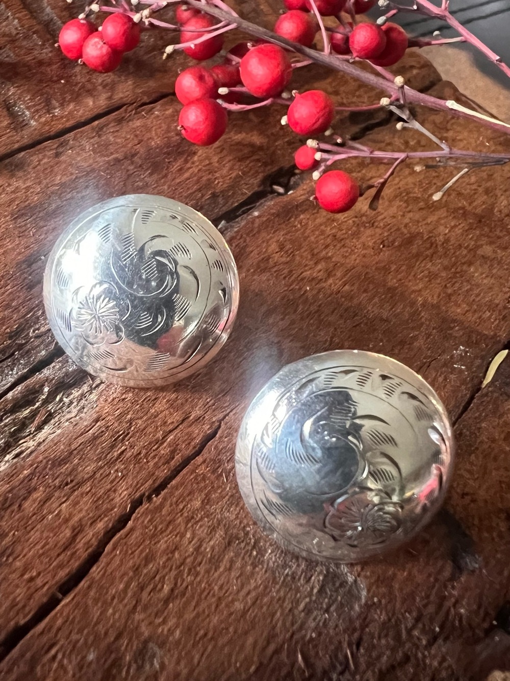 Forstner Etched Round Earrings ScrewBack 925 Floral Southwest Silver 2 cms